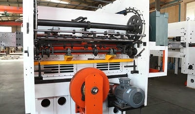 Semi-automatic plat bed die cutter